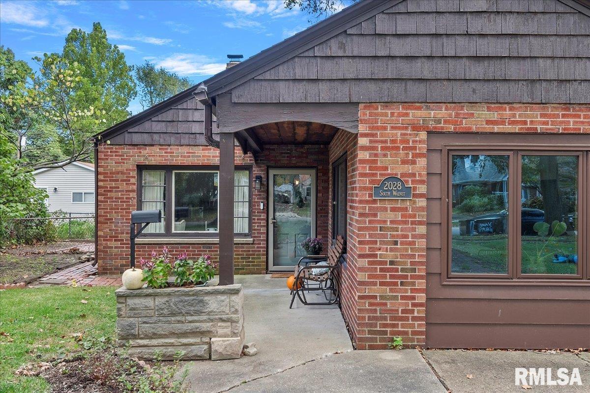 2028 South Walnut Street Springfield, IL 62704 - Photo 4 of 51