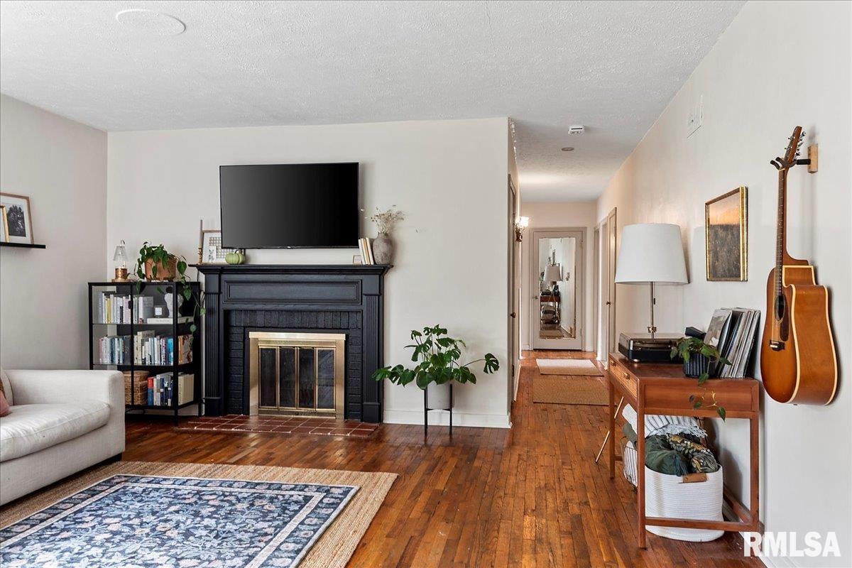 2028 South Walnut Street Springfield, IL 62704 - Photo 5 of 51