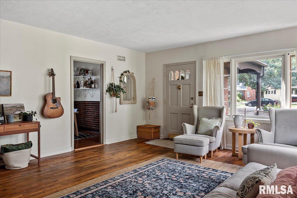 2028 South Walnut Street Springfield, IL 62704 - Photo 7 of 51
