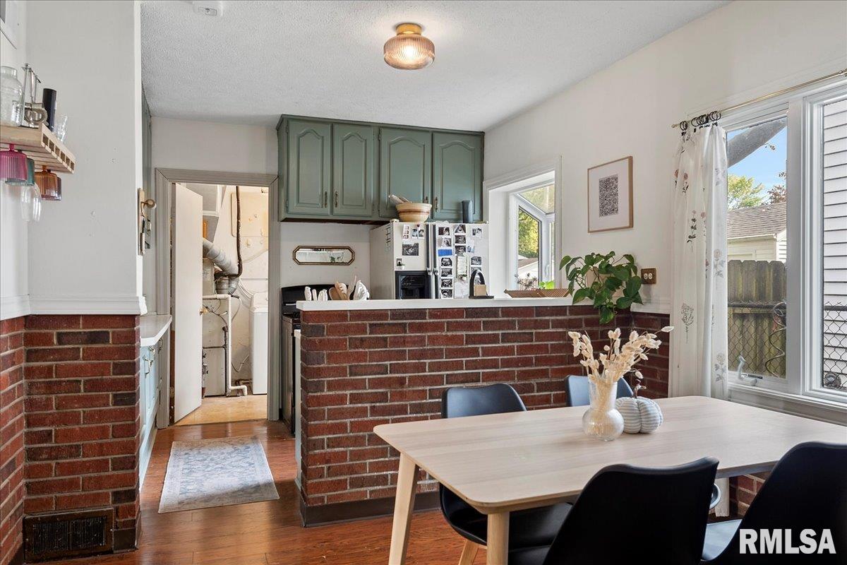 2028 South Walnut Street Springfield, IL 62704 - Photo 9 of 51