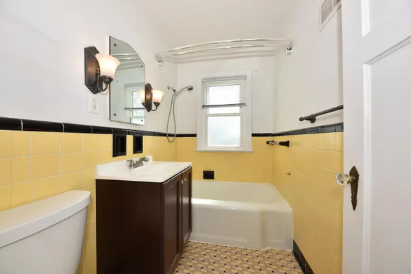 $2,700 | 309 West Washington Street, Port Washington, WI 53074