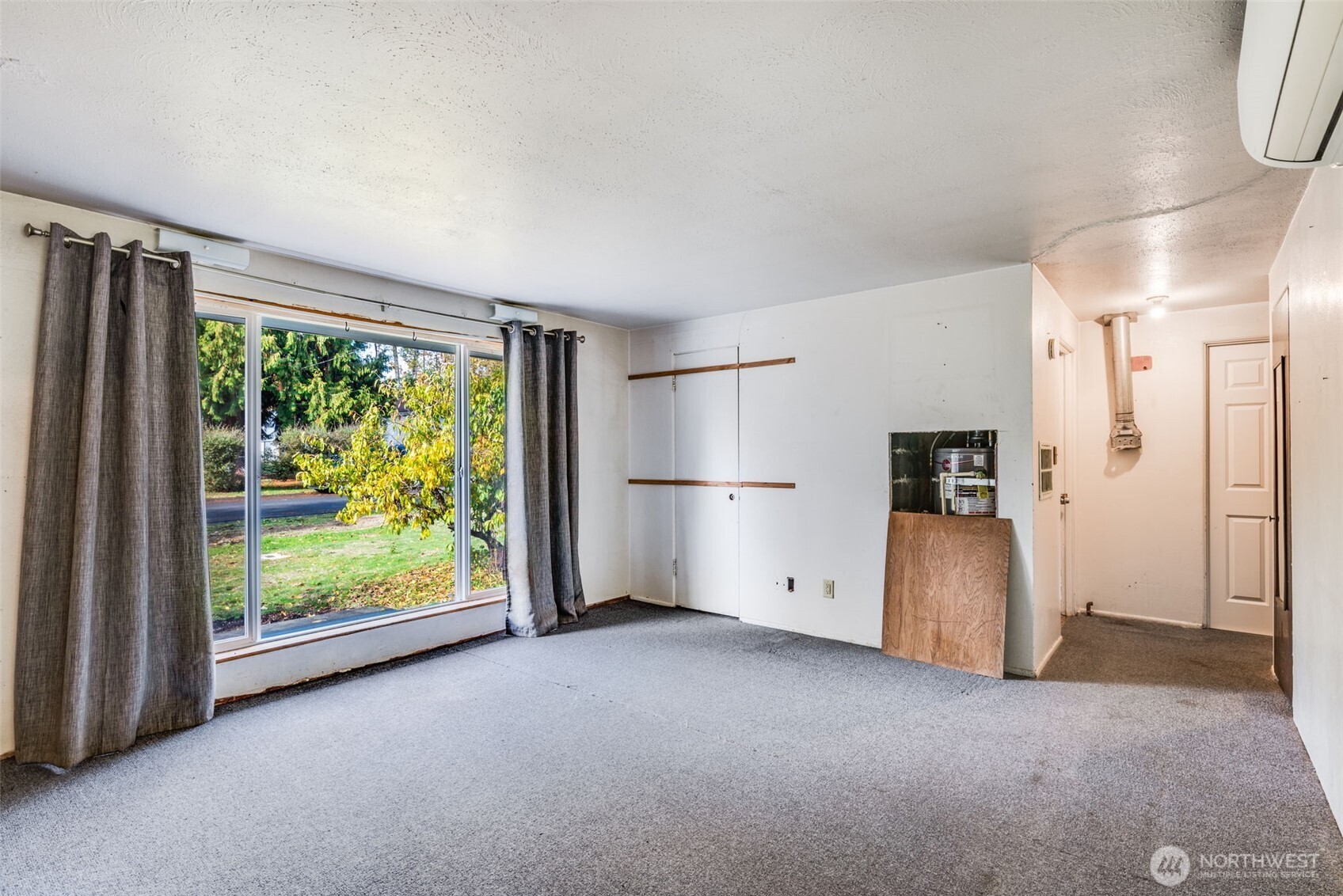 33526 18th Avenue South Federal Way, WA 98003 - Photo 3 of 31 a view of an empty room with a window
