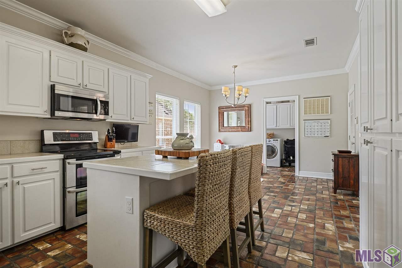 17725 Ridge Park Avenue Baton Rouge, LA 70817 - Photo 7 of 21 Kitchen and Breakfast/Keeping