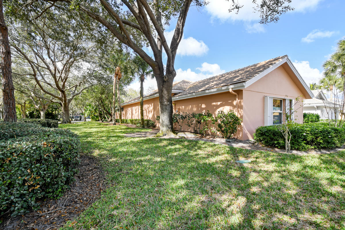 100 East Hampton Way Jupiter, FL 33458 - Photo 5 of 46 100 E HAMPTON WAY