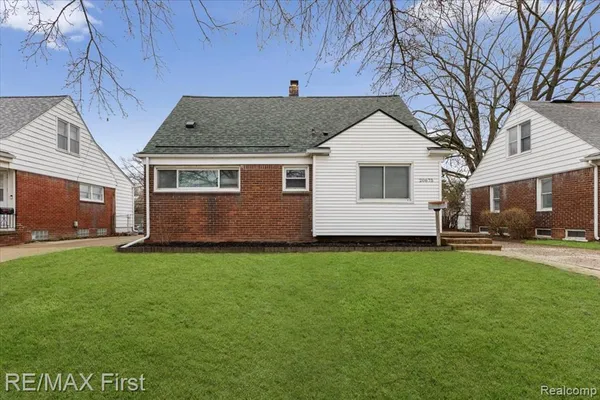$219,800 | 20675 Van Antwerp Street, Harper Woods, MI 48225