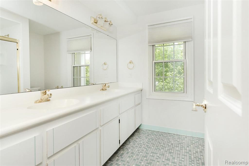 2833 Chancery Court Rochester Hills, MI 48306 - Photo 16 of 38
