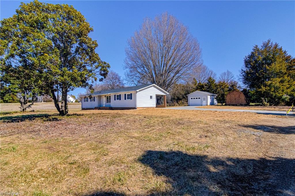 4915 Murray Road Winston-Salem, NC 27106 - Photo 4 of 31 Gallery Image 4