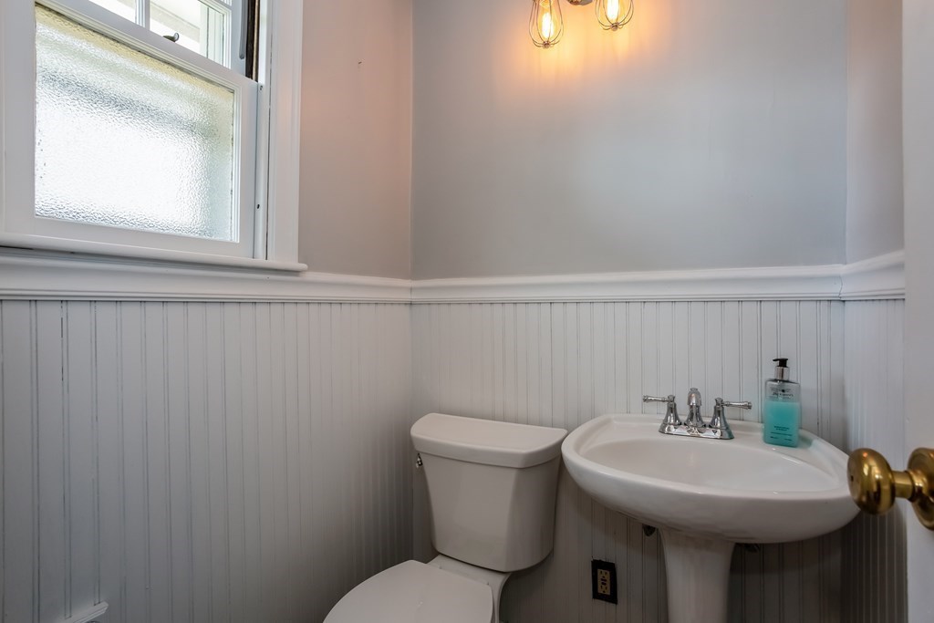 95 Maplewood Terrace Springfield, MA 01108 - Photo 17 of 37 Gallery Image 17