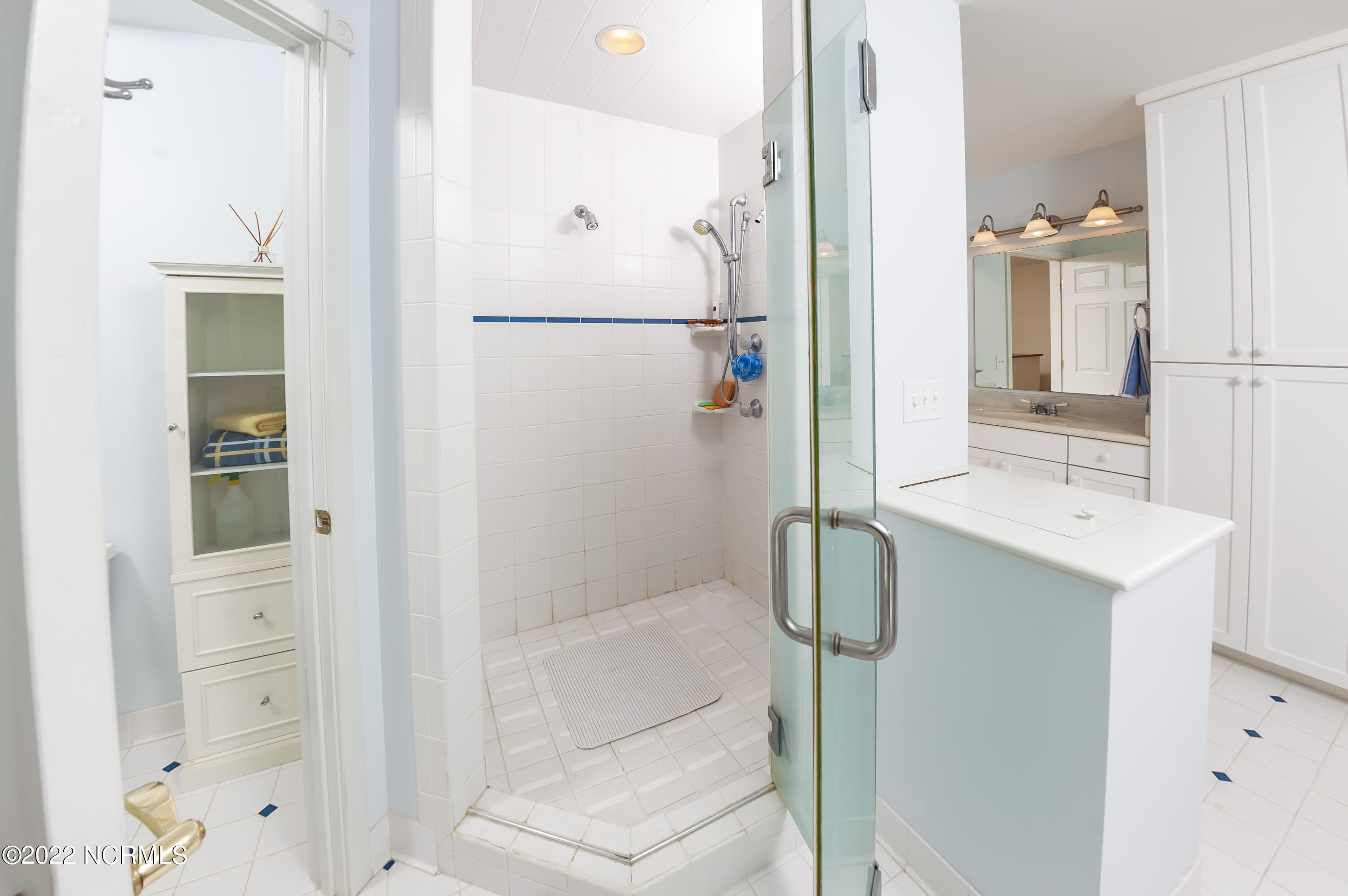 777 Fork Point Road Oriental, NC 28571 - Photo 33 of 112 Master Bathroom