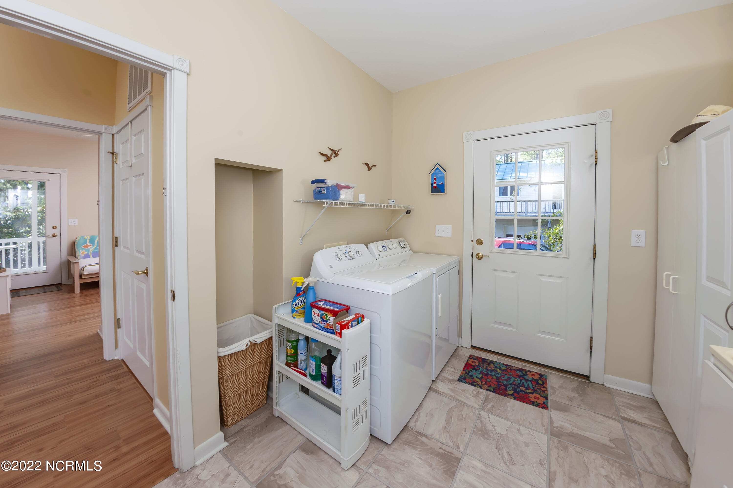 777 Fork Point Road Oriental, NC 28571 - Photo 39 of 112 Mud Room - Laundry Room