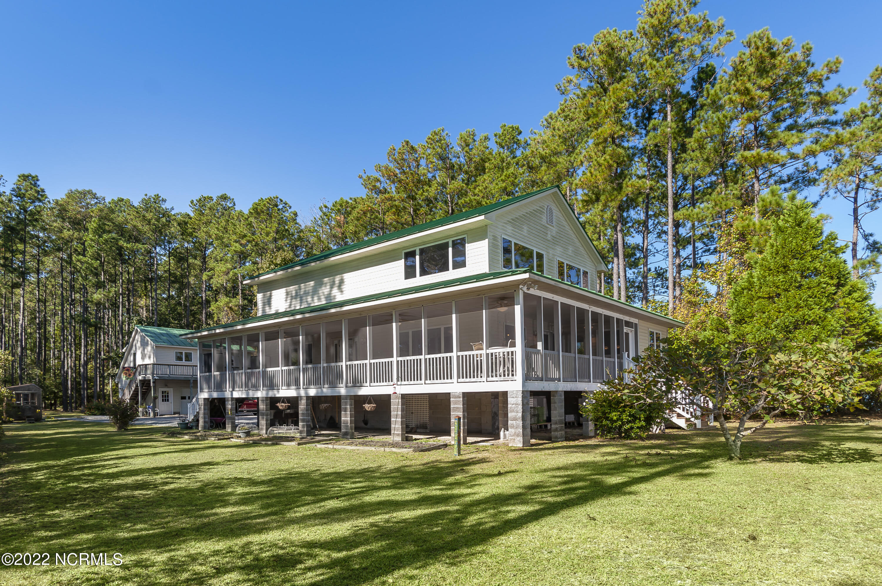 777 Fork Point Road Oriental, NC 28571 - Photo 48 of 112 Side View