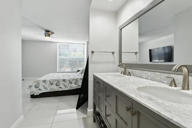 $3,000 | 6 Royal Palm Way, Unit 105, Boca Raton, FL 33432