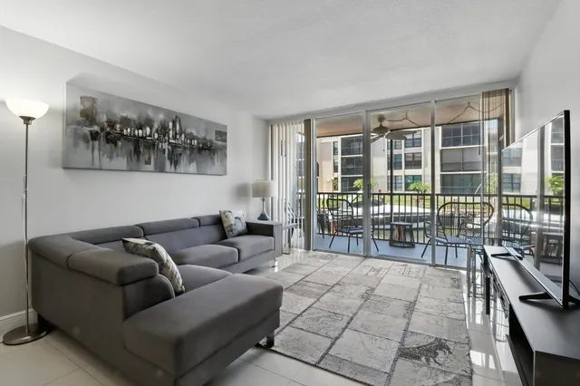 $3,000 | 6 Royal Palm Way, Unit 105, Boca Raton, FL 33432