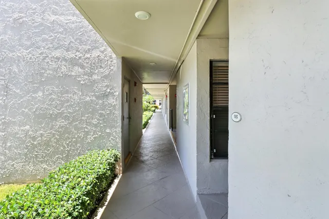$3,000 | 6 Royal Palm Way, Unit 105, Boca Raton, FL 33432
