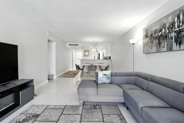 $3,000 | 6 Royal Palm Way, Unit 105, Boca Raton, FL 33432