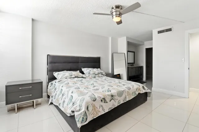 $3,000 | 6 Royal Palm Way, Unit 105, Boca Raton, FL 33432