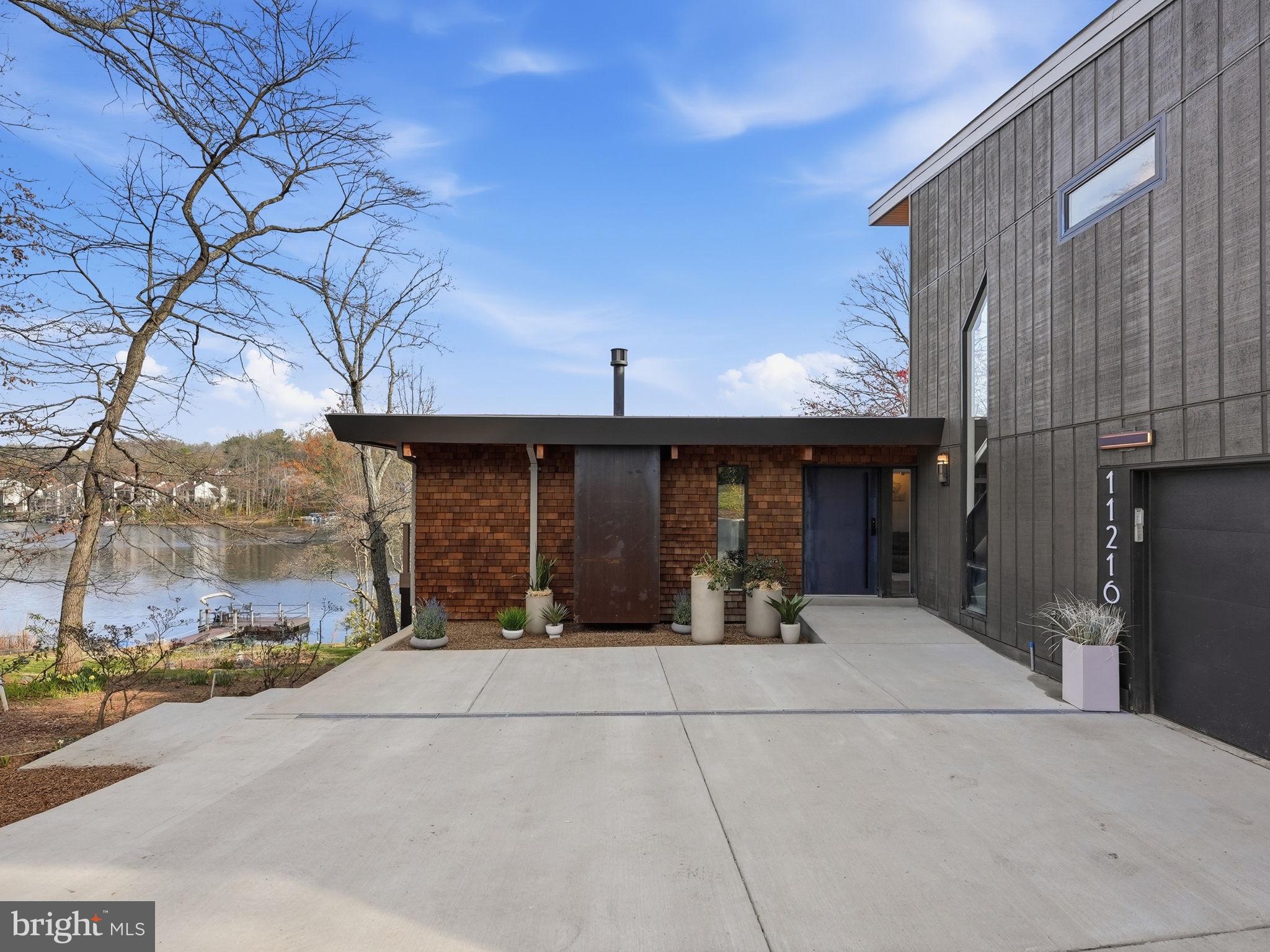 11216 South Shore Road Reston, VA 20190 - Photo 3 of 85