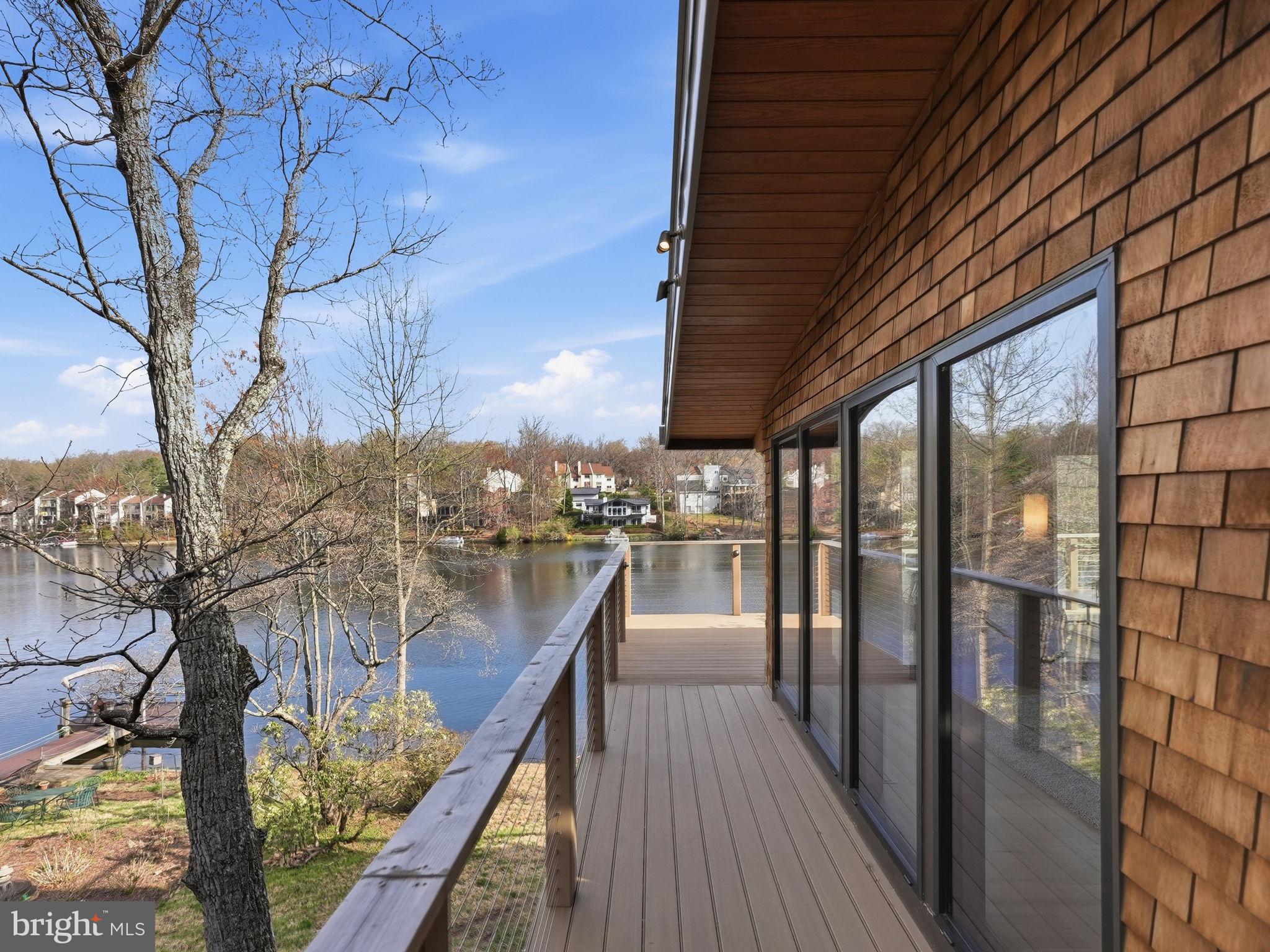 11216 South Shore Road Reston, VA 20190 - Photo 4 of 85