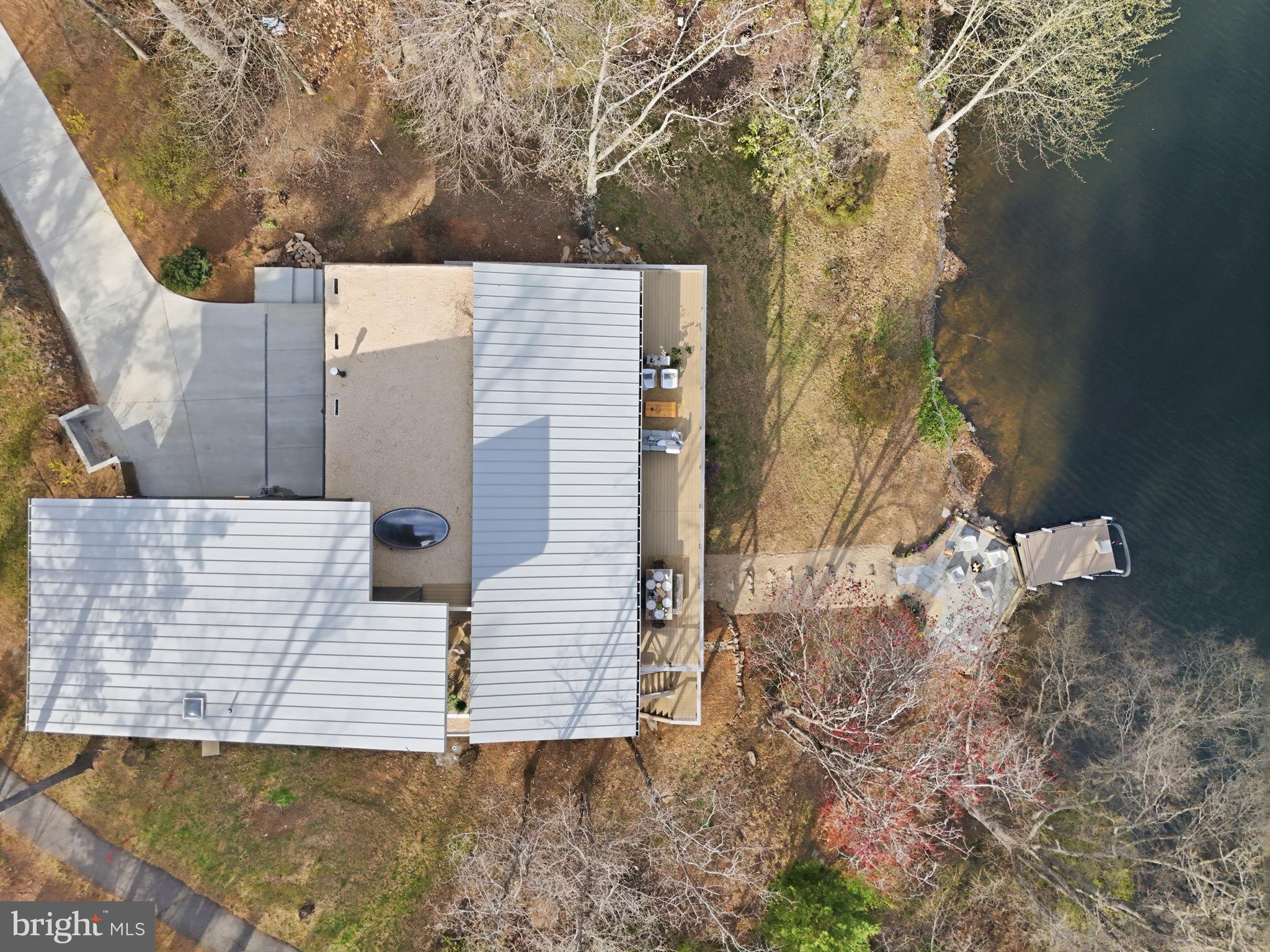 11216 South Shore Road Reston, VA 20190 - Photo 7 of 85