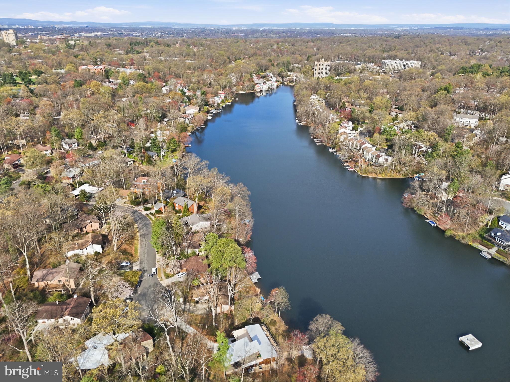 11216 South Shore Road Reston, VA 20190 - Photo 8 of 85