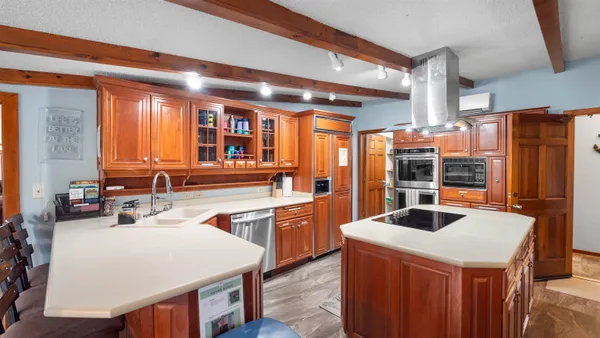 $1,550,000 | E1233 Pine Tree Point, Waupaca, WI 54981