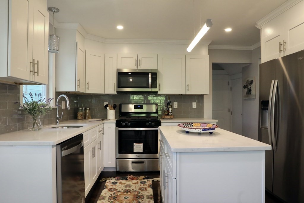 32 Sutherland Road Arlington, MA 02476 - Photo 6 of 33