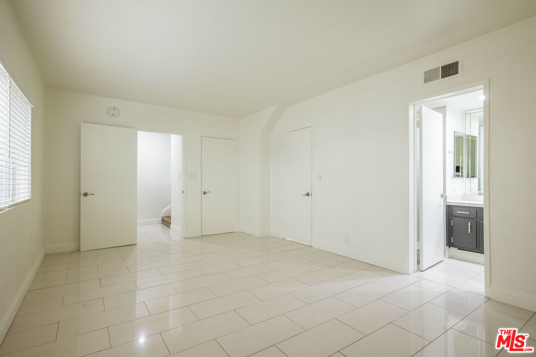 148 South Reeves Drive, Unit 4 Beverly Hills, CA 90212 - Photo 11 of 15 a view of an empty room and window