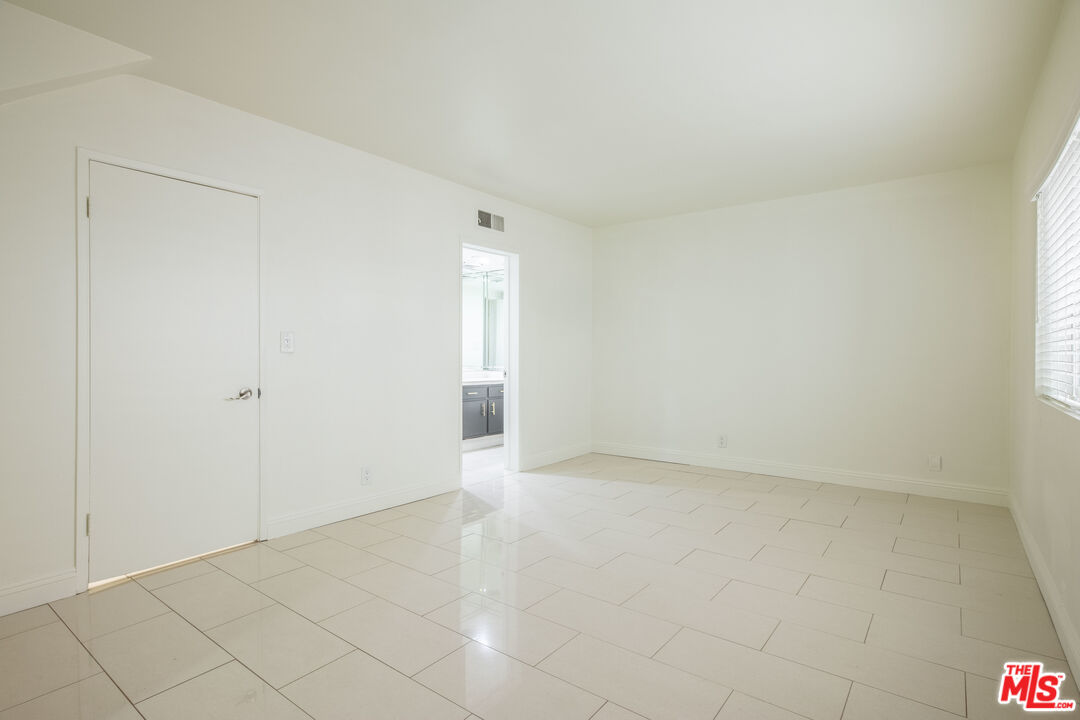 148 South Reeves Drive, Unit 4 Beverly Hills, CA 90212 - Photo 14 of 15 a view of an empty room