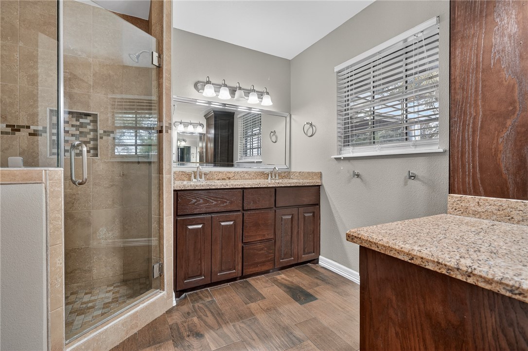 291 Boenig Road Woodsboro, TX 78393 - Photo 20 of 39 primary en suite