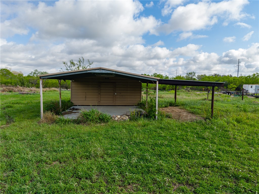291 Boenig Road Woodsboro, TX 78393 - Photo 37 of 39 tack room/building