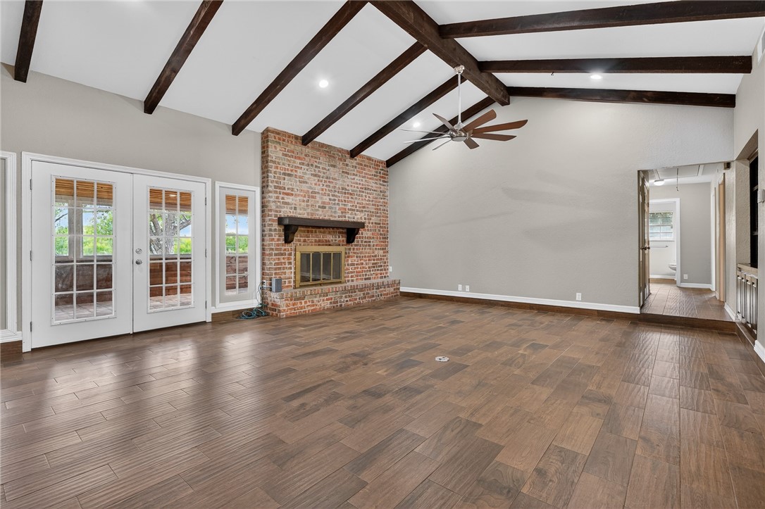 291 Boenig Road Woodsboro, TX 78393 - Photo 4 of 39 Living room