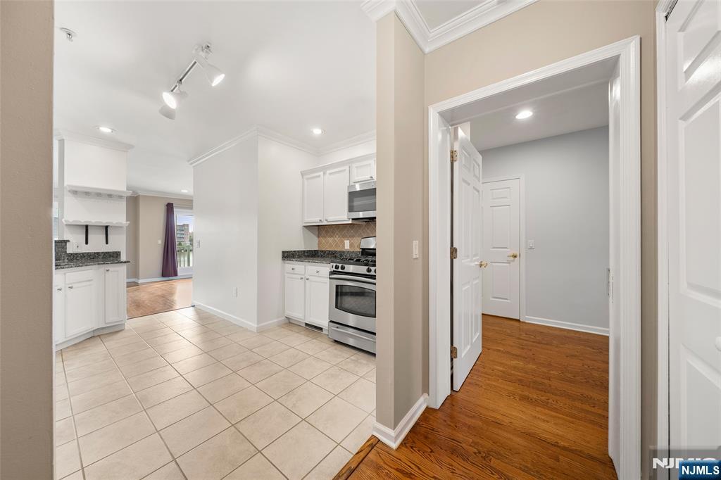 155 The Promenade Edgewater, NJ 07020 - Photo 13 of 26