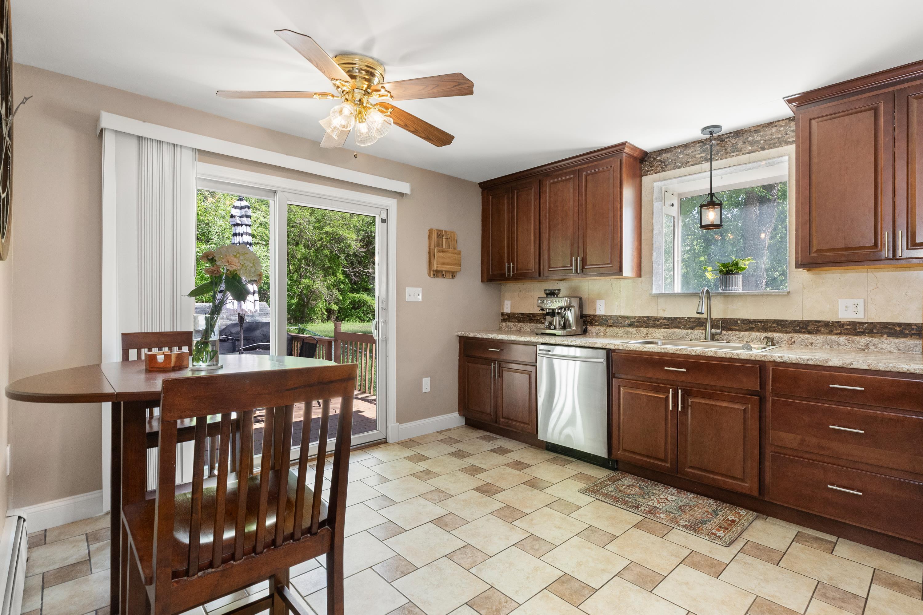 244 River Bank Road Manchester, NH 03103 - Photo 4 of 27 Gallery Image 4