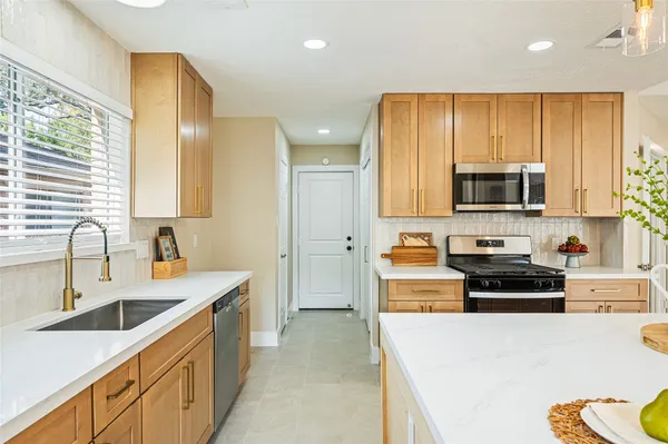 $2,500 | 19727 Redroot Drive, Houston, TX 77084