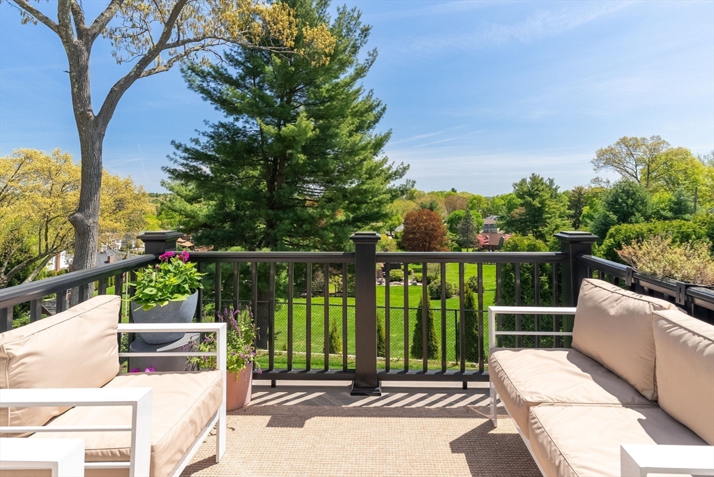 327 Prospect Hill Road Waltham, MA 02451 - Photo 3 of 41 Gallery Image 3