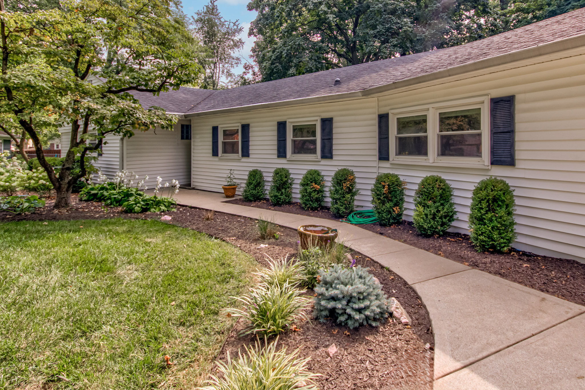 5872 Compton Street Indianapolis, IN 46220 - Photo 3 of 58