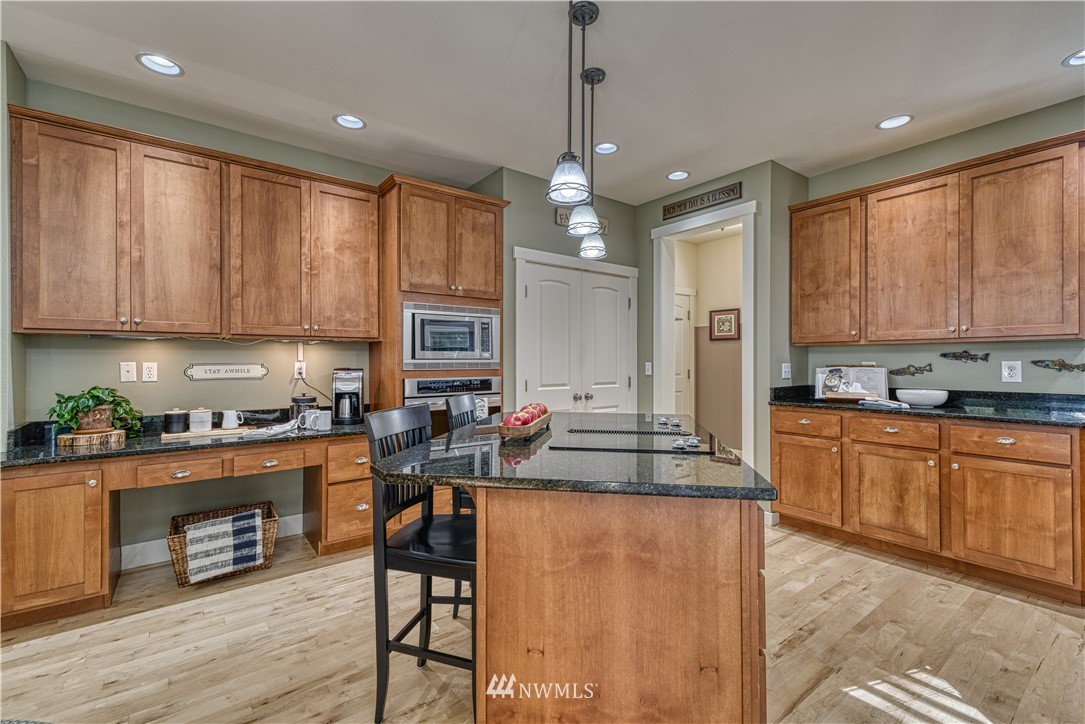 4504 Dyes Inlet Road Northwest Bremerton, WA 98312 - Photo 13 of 40 Gallery Image 13