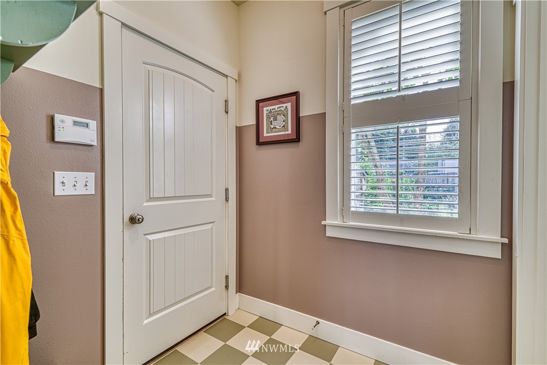4504 Dyes Inlet Road Northwest Bremerton, WA 98312 - Photo 16 of 40 Gallery Image 16
