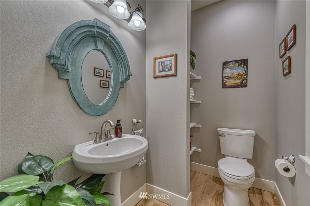 4504 Dyes Inlet Road Northwest Bremerton, WA 98312 - Photo 7 of 40 Gallery Image 7
