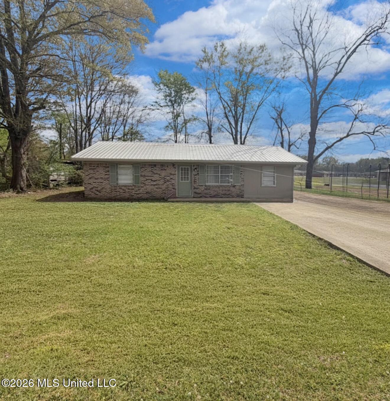 205 Summers Street Walnut Grove, MS 39189 - Photo 1 of 15 IMG_1530