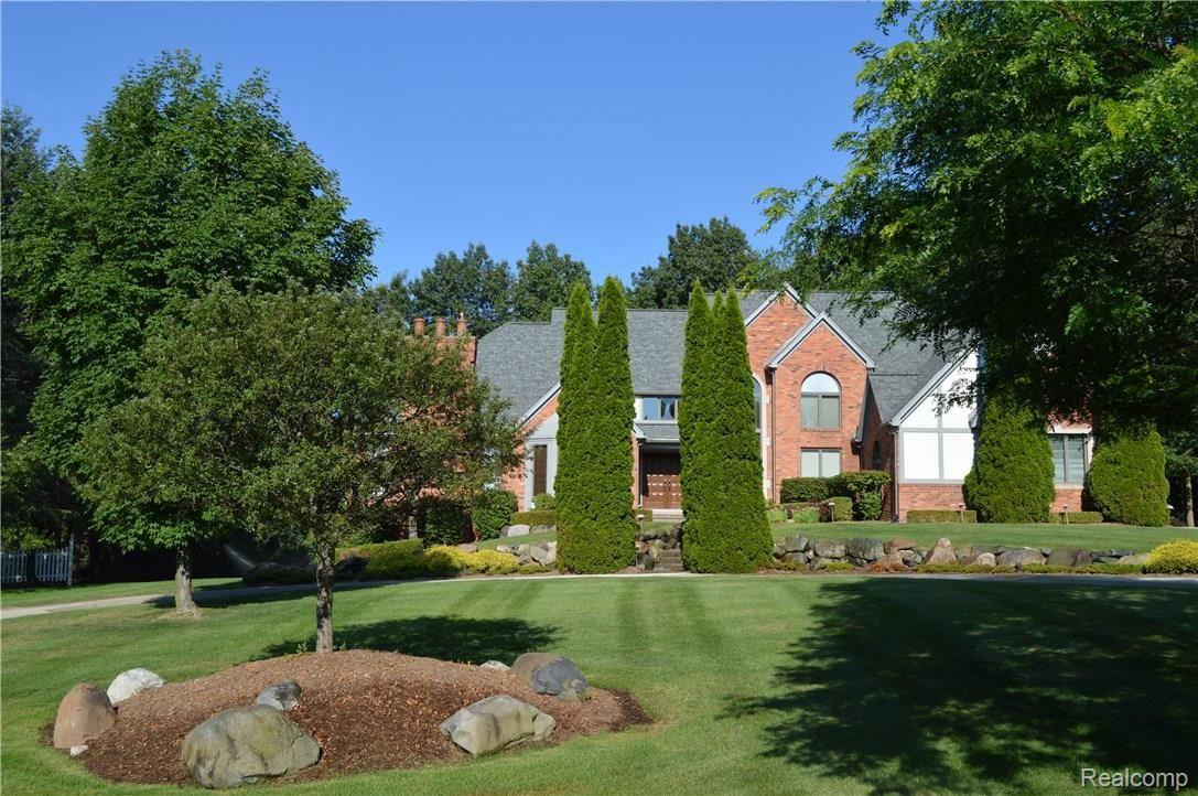 3980 Oak Pointe Court Rochester, MI 48306 - Photo 2 of 38 OakPoints3980_02.JPG