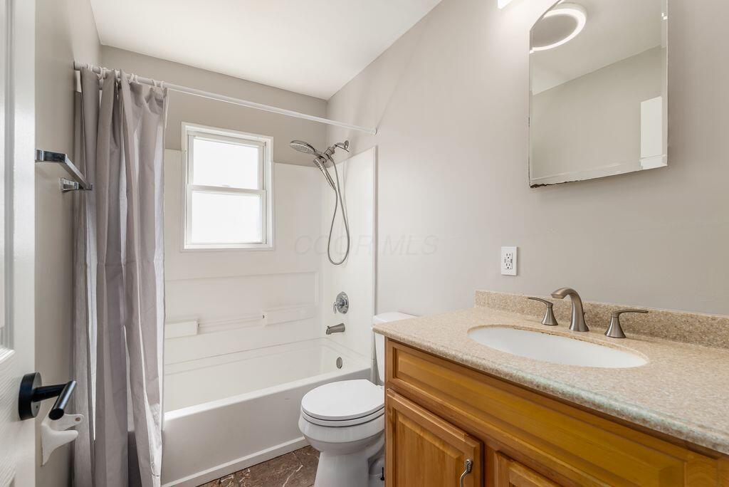 6336 Karl Road Columbus, OH 43229 - Photo 22 of 37 Full bathroom