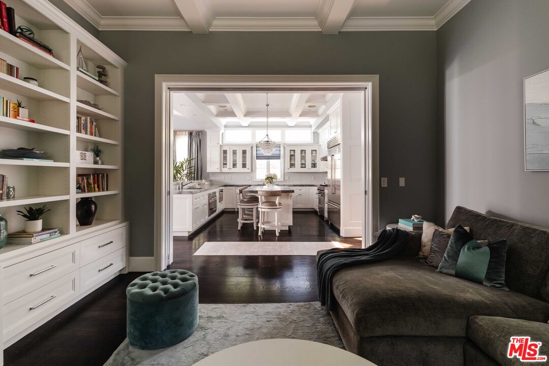 356 East Rustic Road Santa Monica, CA 90402 - Photo 6 of 31