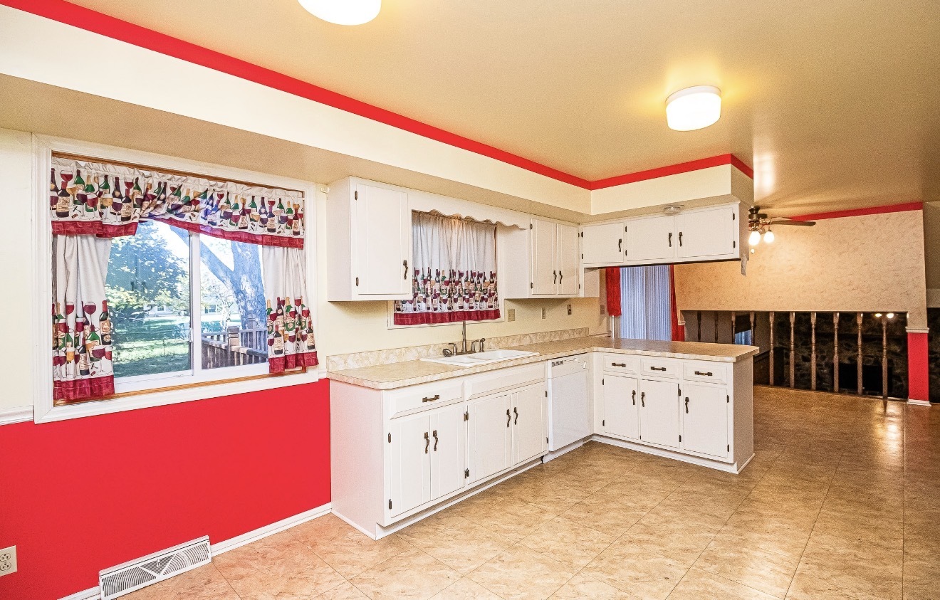 911 Colonade Road Shorewood, IL 60404 - Photo 20 of 36 a kitchen with granite countertop a sink and dishwasher a stove with wooden floor