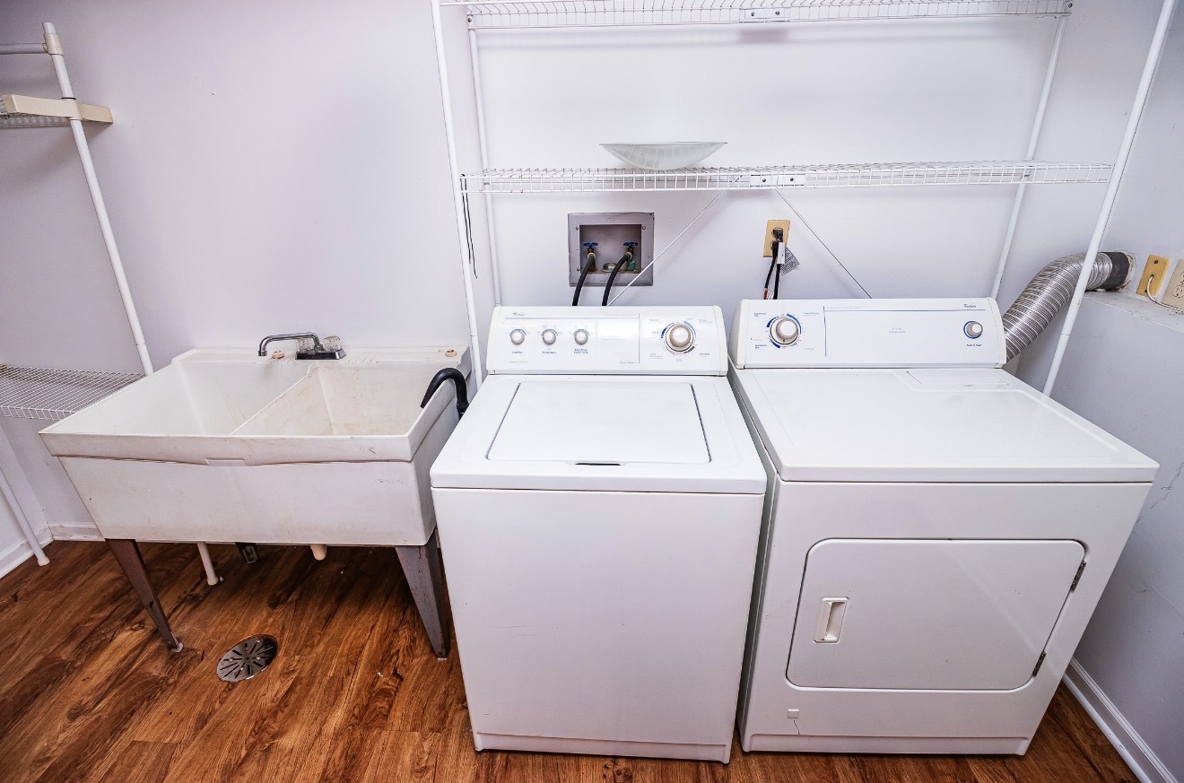 911 Colonade Road Shorewood, IL 60404 - Photo 26 of 36 a utility room with dryer and washer