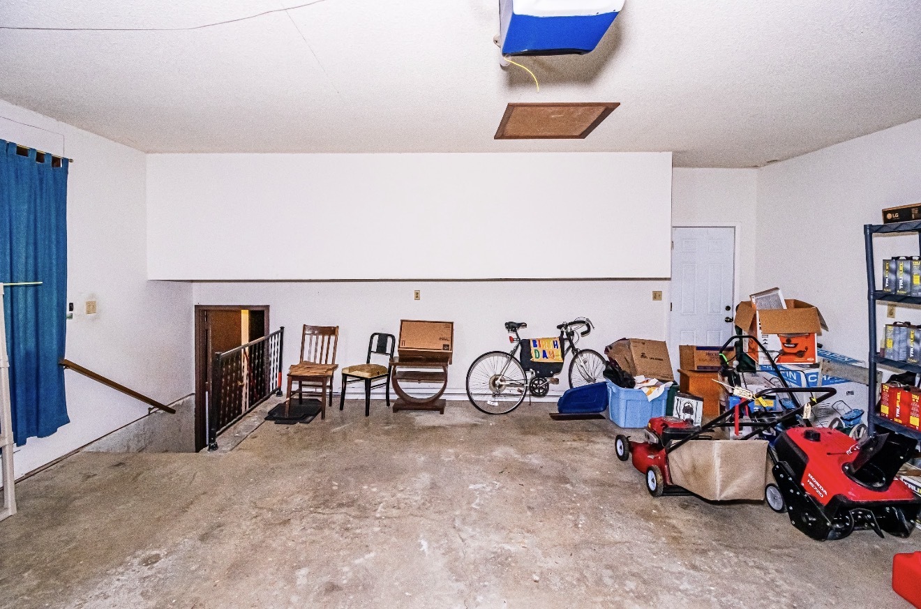 911 Colonade Road Shorewood, IL 60404 - Photo 9 of 36 a view of a room with gym equipment