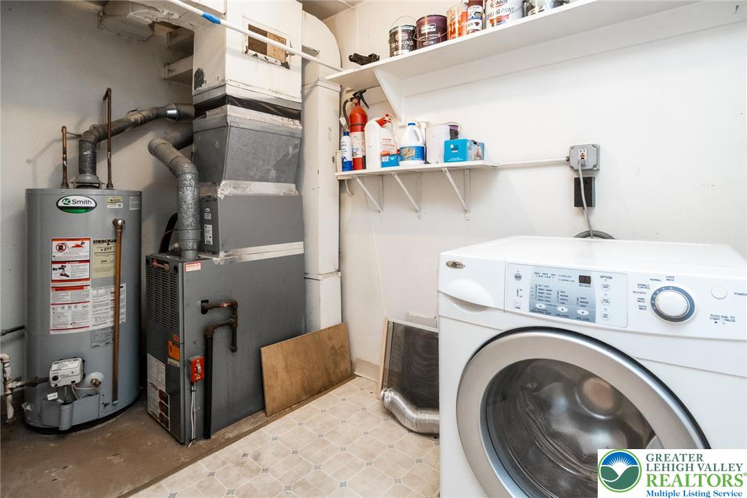 240 Palmer Street Easton, PA 18042 - Photo 19 of 37 a utility room with dryer and washer