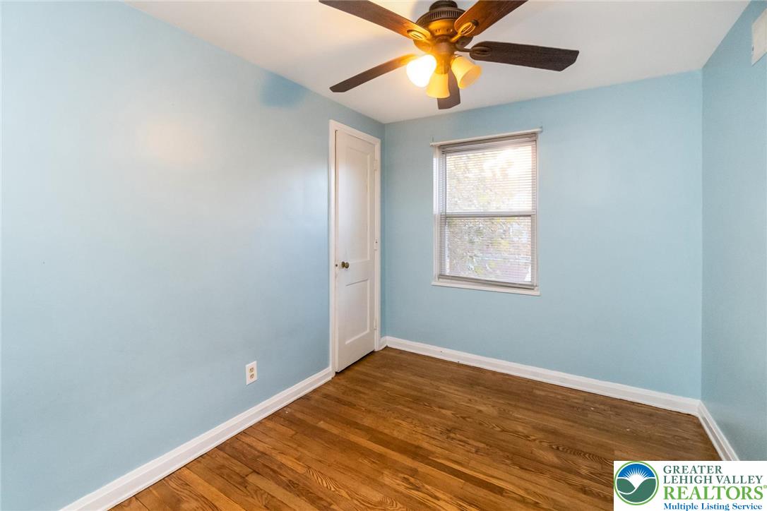 240 Palmer Street Easton, PA 18042 - Photo 25 of 37 an empty room with windows and fan