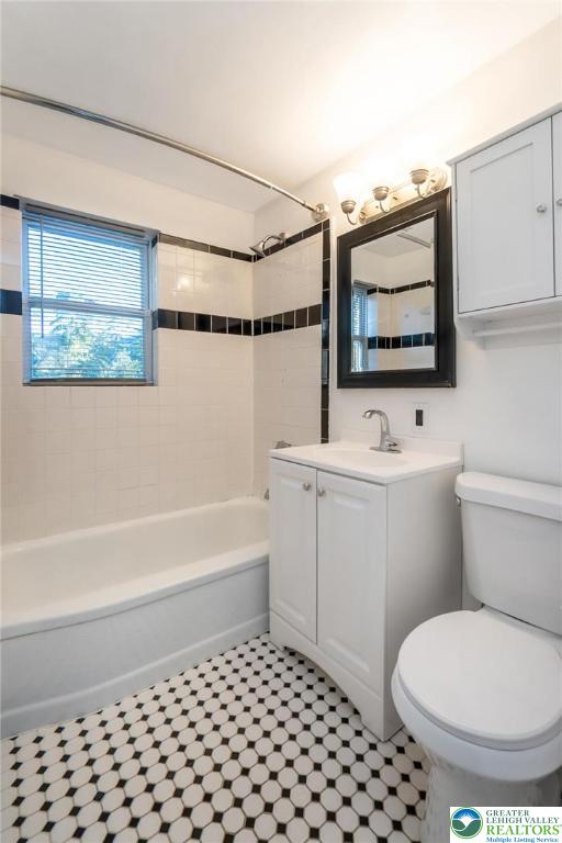 240 Palmer Street Easton, PA 18042 - Photo 29 of 37 a bathroom with a sink toilet and shower