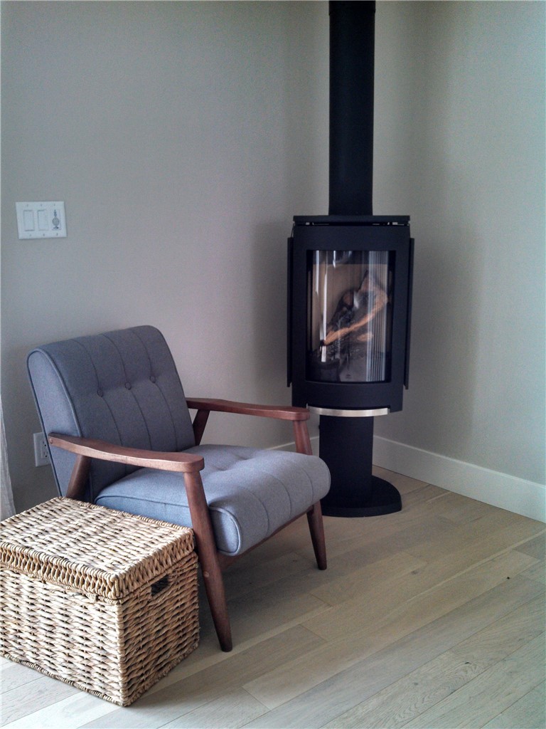 2500 Main Street Morro Bay, CA 93442 - Photo 8 of 9 a living room with furniture